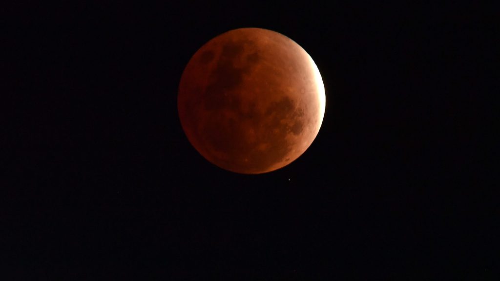 Thumbnail for I see red: Star-gazers cast their eyes to the skies for arrival of blood red moon