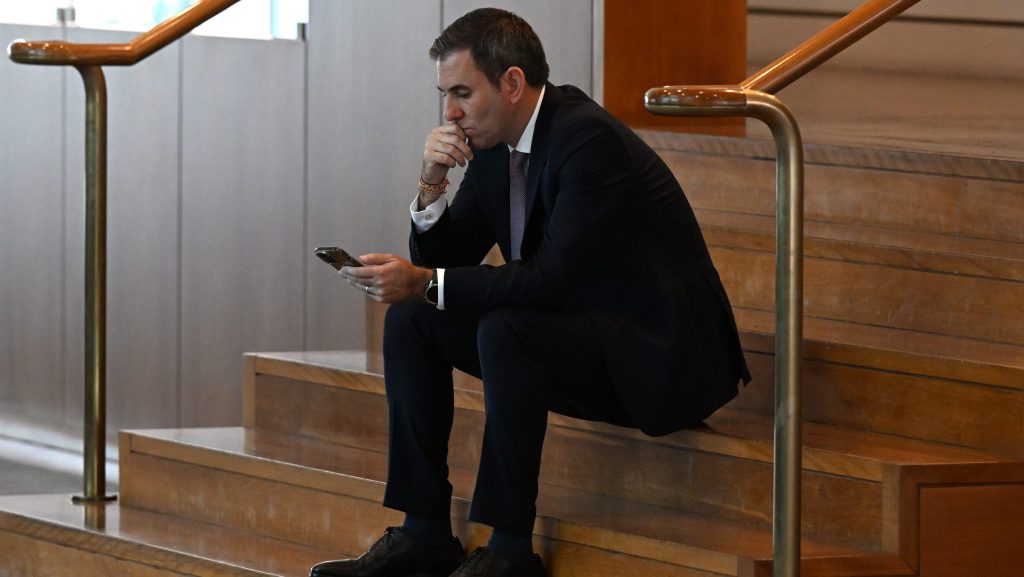 Thumbnail for Global outlook gloomy, but Chalmers says we’re still on track to avoid recession