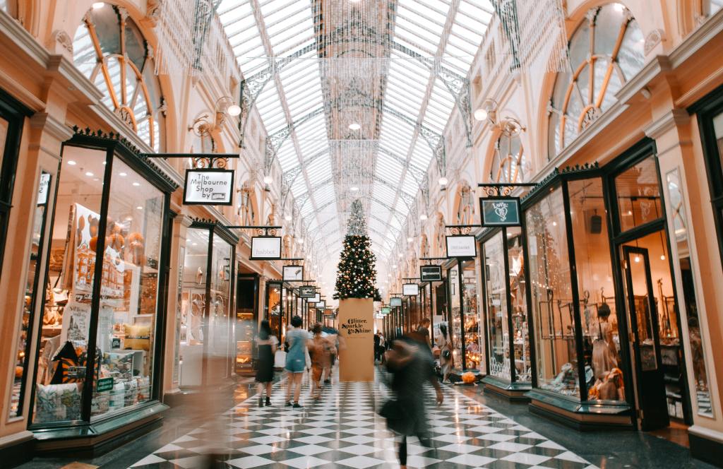 The Australian Bureau of Statistics said household spending drove growth in the September quarter, lifting 1.1 per cent for the quarter and contributing 0.6 percentage points to GDP. (Image: Unsplash)