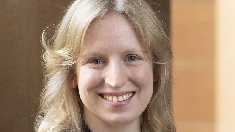 headshot Dr Sarah Cameron