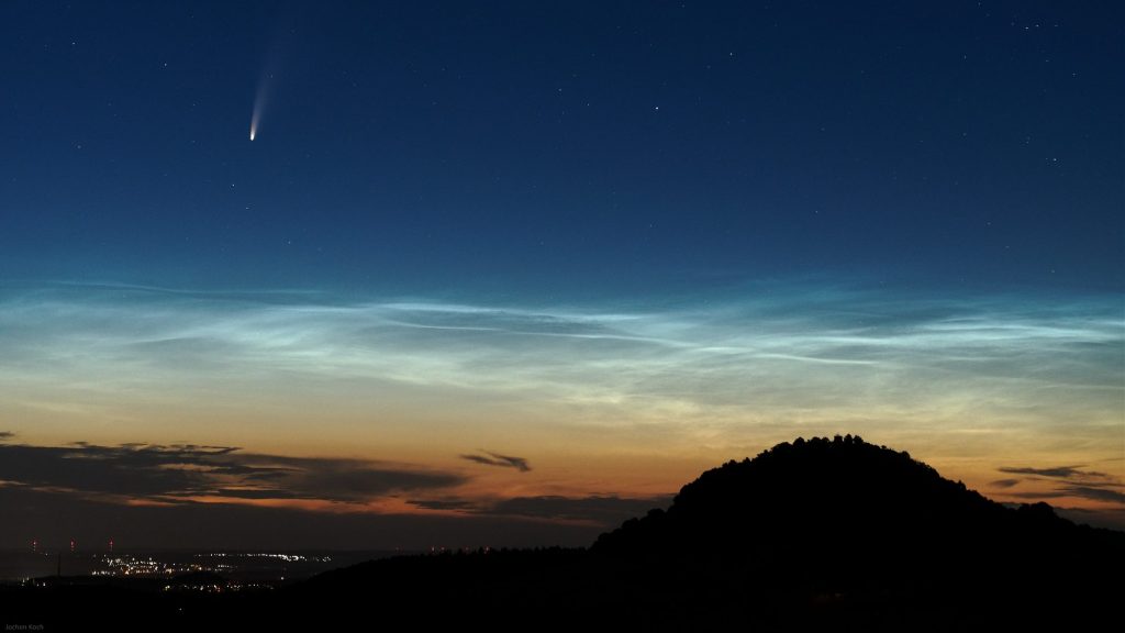 Even if the space rock came a lot closer, scientists said most of it would burn up in the atmosphere, with some of the bigger pieces possibly falling as meteorites. (Image: Wikimedia)