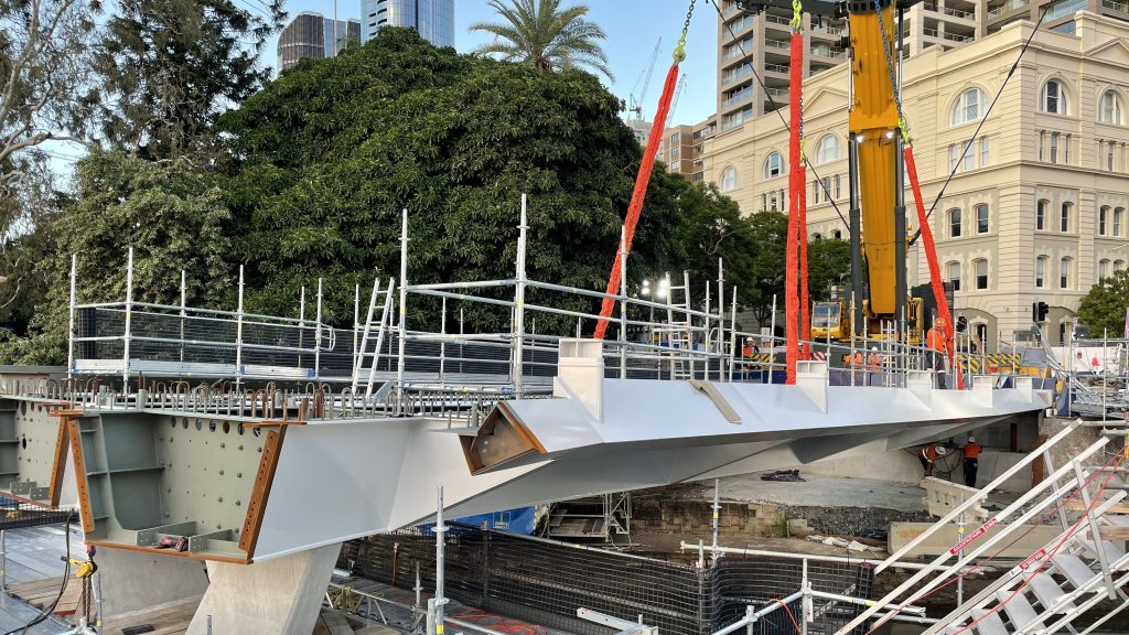 Thumbnail for Pieces of eight: First span installed as $190m Kangaroo Point bridge takes shape