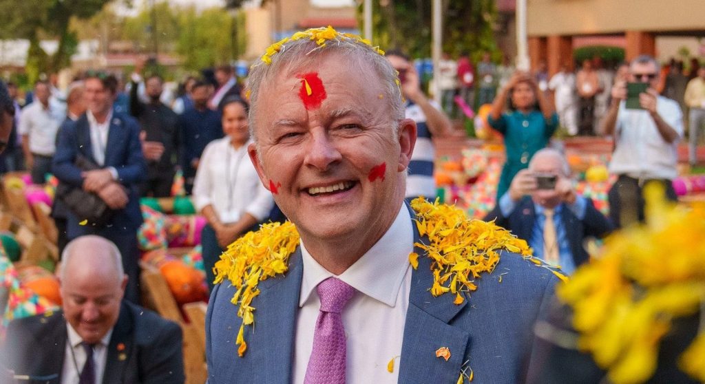 Thumbnail for Albo’s floral tribute ahead of meeting with Biden, British PM to pave way for nuclear subs