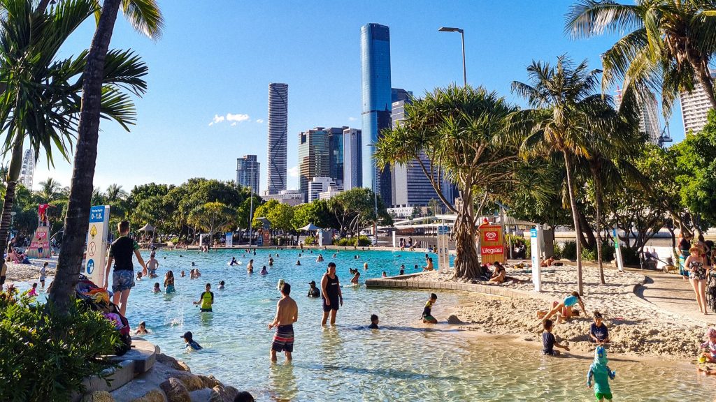 Thumbnail for Jobs still strong, rates to climb as almost 90,000 people flood into Qld