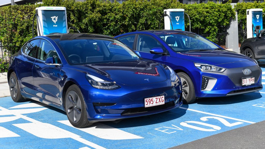  Mayors from around Australia are pushing the Federal Government to fast-track laws to encourage more electric vehicles on our roads . (AAP Image/Jono Searle)