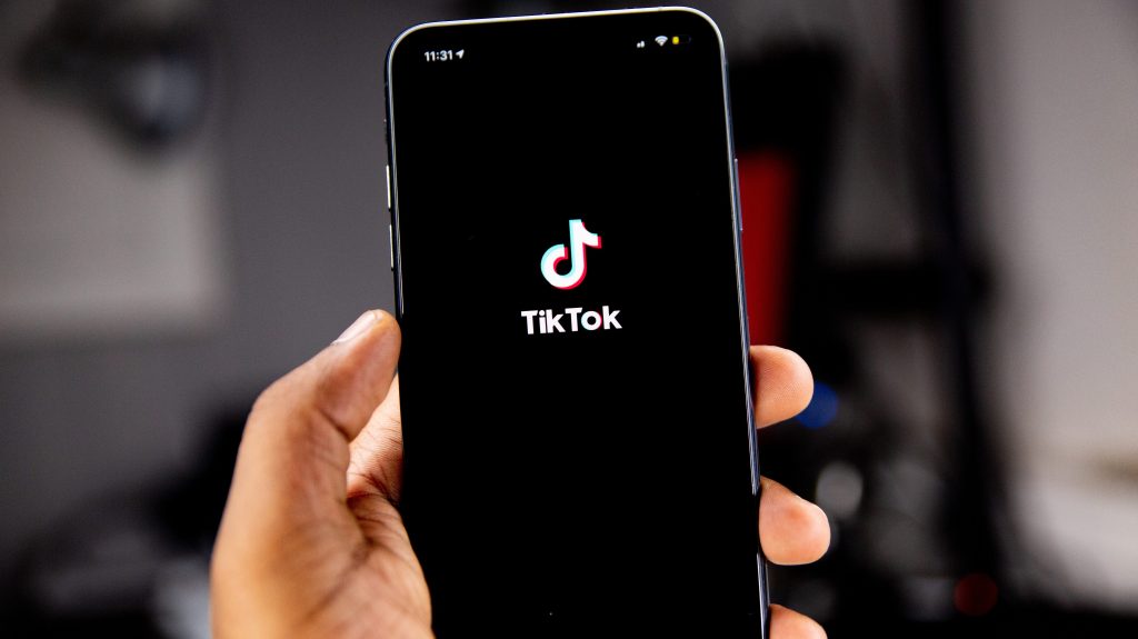 Thumbnail for TikTok to be banned on all federal government devices