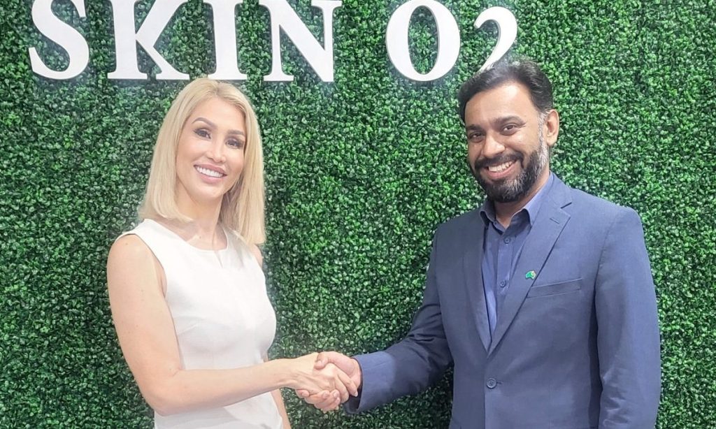 Skin O2's Alison Atia with Queensland Trade Commissioner for India Abhinav Bhatia