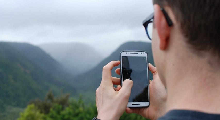Some Apple iPhones will be able to send emergency messages using satellites from May 15. (Jennifer Dudley-Nicholson/AAP PHOTOS)