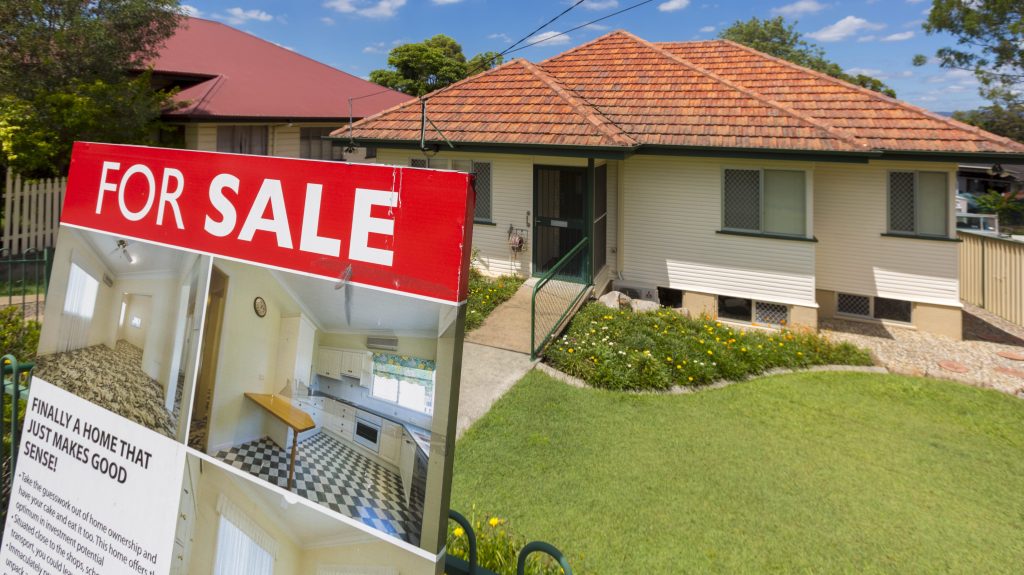 Another rate rise would add about an extra $1217 to monthly repayments on a standard $500,000 loan. (AAP Image/Glenn Hunt) 