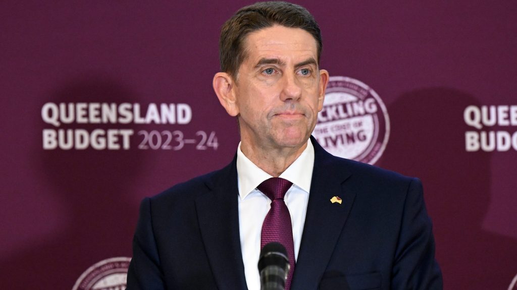 Treasurer Cameron Dick briefing the media inside the budget lock up before the handing down of the 2023-24 Queensland state budget.  (AAP Image/Darren England) 
