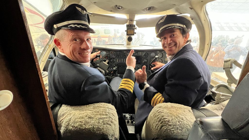 Energy Minister Mick de Brenni and Jonathan Thurston (pic: supplied)