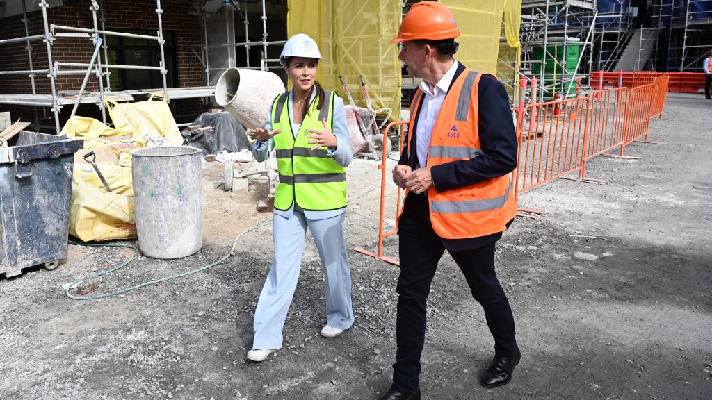 Queensland Housing Minister Meaghan Scanlon (left) and Queensland Treasurer Cameron Dick (right) are seen touring a new housing building development in Brisbane.  (AAP Image/Darren England) 
