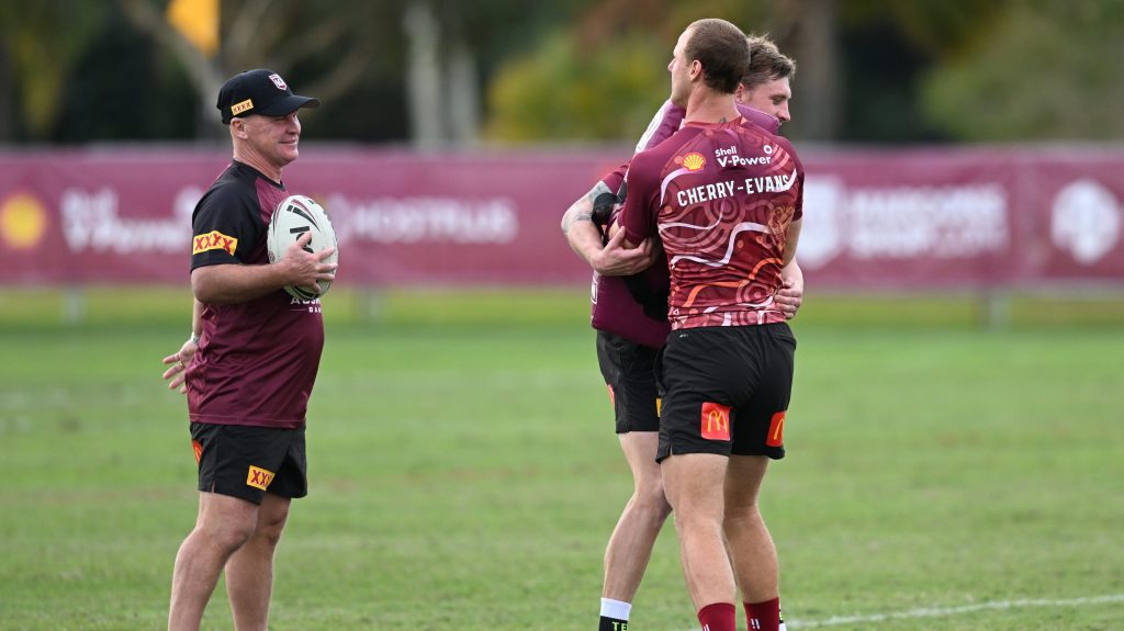Maroons trainer Allan Langer (left) is seen with Cameron Munster and Daly Cherry-Evans during a Queensland Maroons State of Origin team training session at Sanctuary Cove on the Gold Coast. (AAP Image/Darren England) 