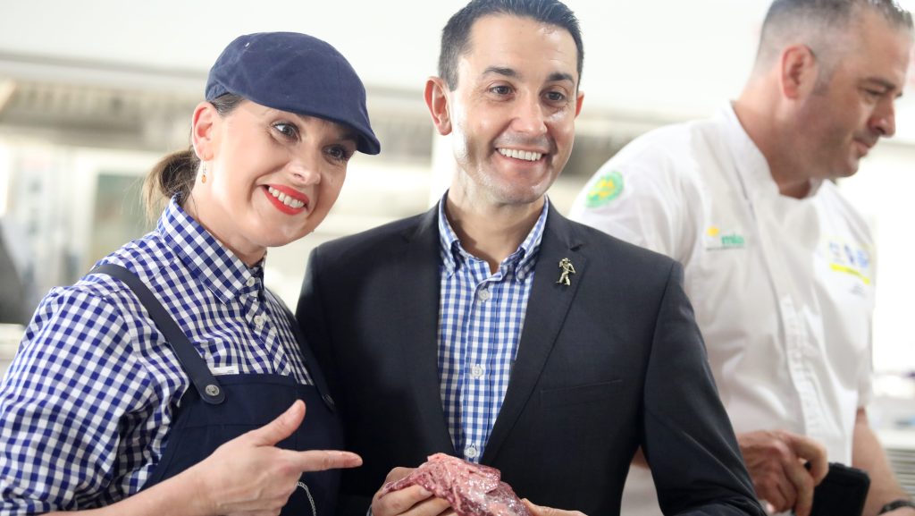 Opposition Leader David Crisafulli has successfully focused the narrative on the government and its shortcomings, leaving economics out of the limelight. (AAP Image/Steve Vitt) 