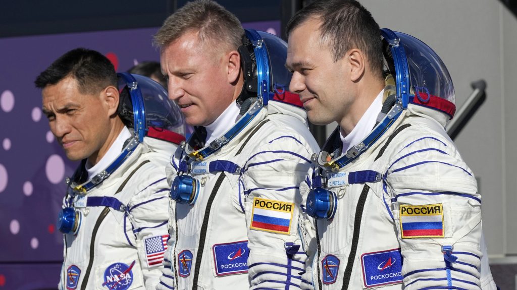 Thumbnail for Lost in space: Astronaut, two cosmonauts return to Earth six months late