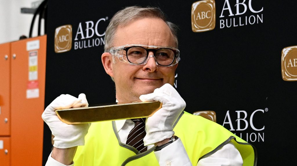 Thumbnail for Gold rush declared as overseas buyers snap up Australian bullion