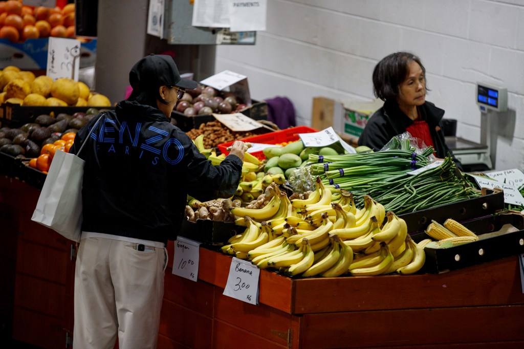 People shop for fresh produce in Sydney, Wednesday, July 26, 2023. (AAP Image/Nikki Short) NO ARCHIVING