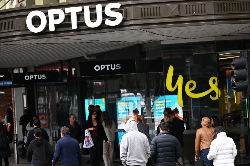 Thumbnail for Optus network slowly creeping its way back, but still no word about why