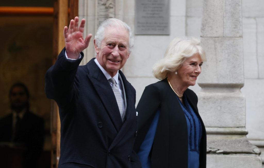 epa11112698 Britain's King Charles III (L) departs the London Clinic with Queen Camilla (R) In London, Britain, 29 January 2024. The Royal couple will visit Australia later this year. .  EPA/ANDY RAIN