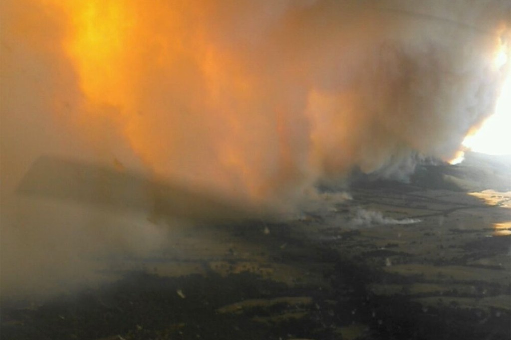 Thumbnail for Homes already lost as firefighters rally to front lines of Victorian blaze