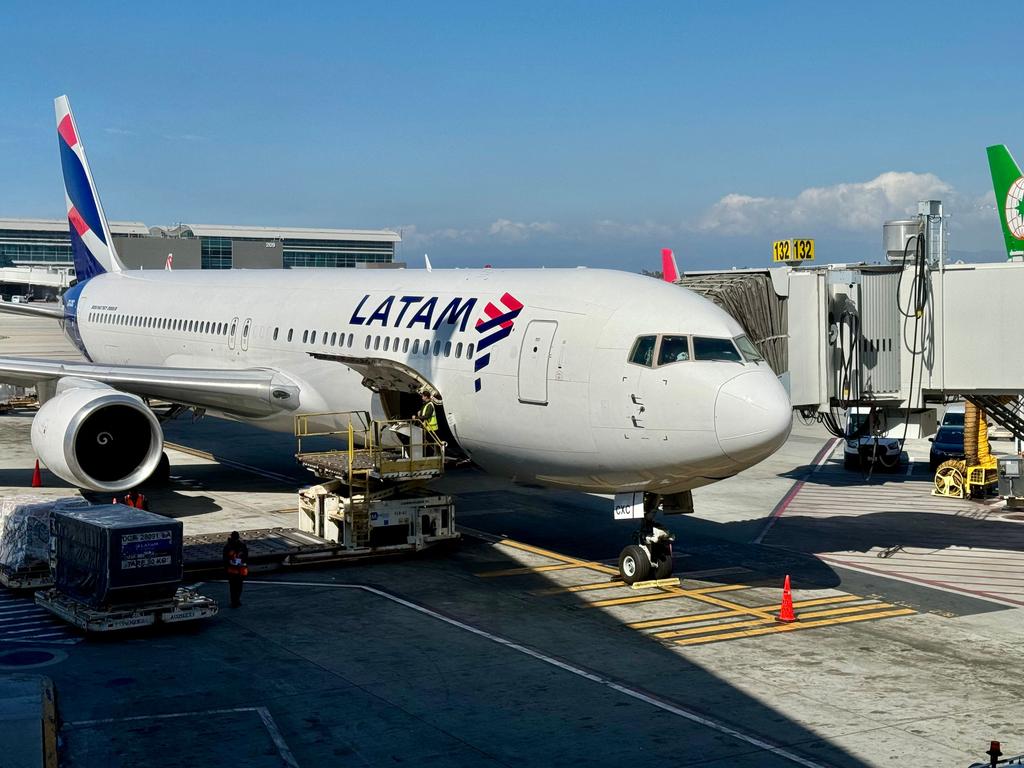 Thumbnail for 50 passengers injured, one seriously, as trans-Tasman flight takes terrifying plunge