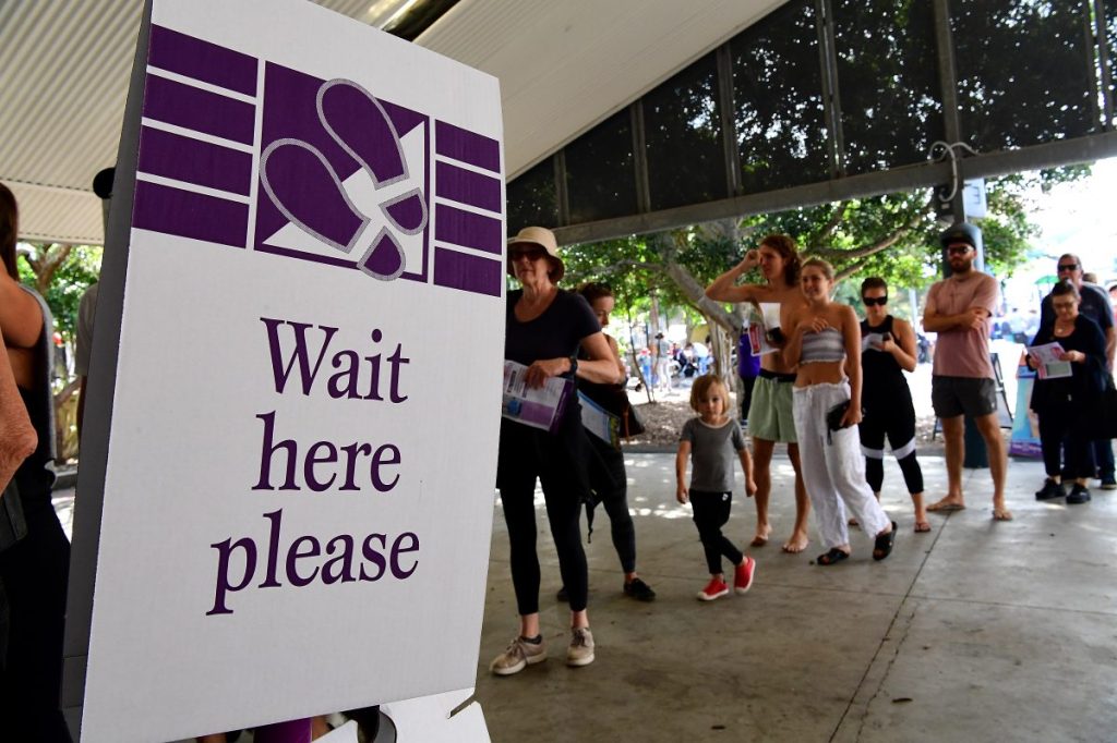 Voting queues are seen in the electorate of Wentworth at North Bondi Primary School on Election Day in Sydney, Saturday, 18 May, 2019. Approximately 16.5 million Australians will vote in what is tipped to be a tight election contest between Australian Prime Minister Scott Morrison and Australian Opposition leader Bill Shorten. (AAP Image/Bianca De Marchi) NO ARCHIVING
