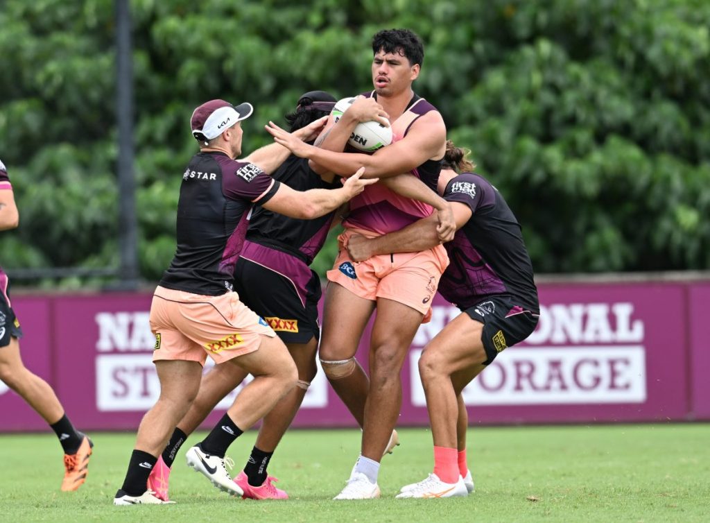 Ben Te Kura (centre) in action during an NRL Brisbane Broncos training session at Clive Berghofer Field in Brisbane, Wednesday, February 7, 2024. (AAP Image/Darren England) NO ARCHIVING