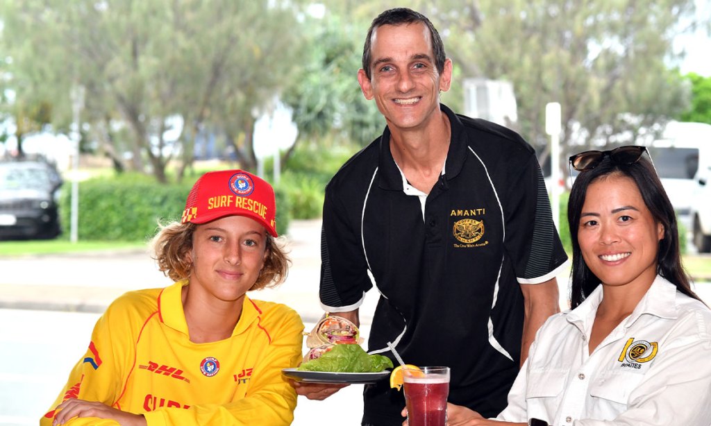 Aussies competitors Nick Carter (L) and Asako Ono (R) from Alexandra Headland Surf Club with Black Bunny Café owner Glen Elliott. (Image: supplied).