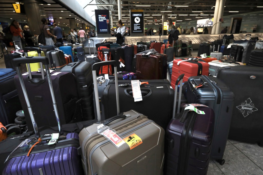 Thumbnail for Heathrow chaos as Border Force system hit by technical issues