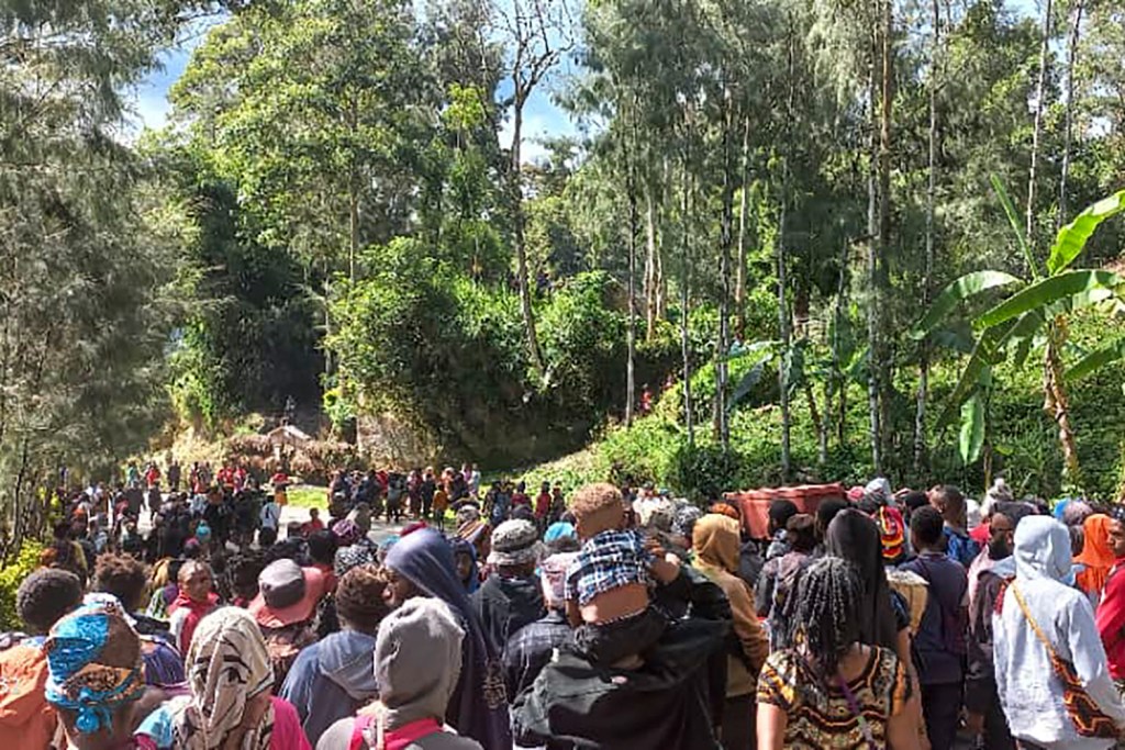 Thumbnail for Death toll rises to 670 as horror of PNG landslides becoming shockingly clear