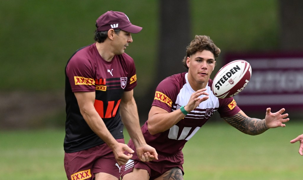 Maroons coach Billy Slater (left) and Reece Walsh (right) are seen during a Queensland Maroons training session at the Brisbane Broncos Leagues Club in Brisbane, Tuesday, May 28, 2024. (AAP Image/Darren England) NO ARCHIVING
