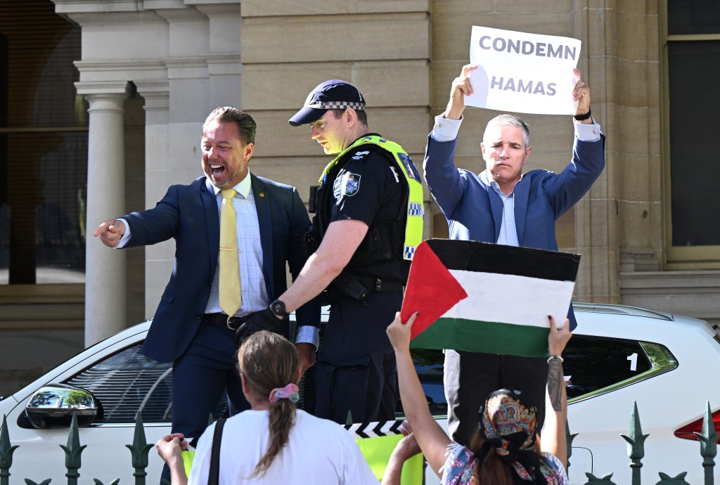 Thumbnail for Katter MPs found in contempt after anti-Hamas protest