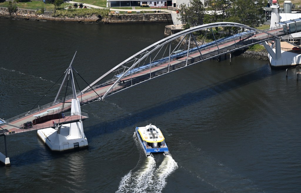 Thumbnail for Searchers find body of man who fell into river