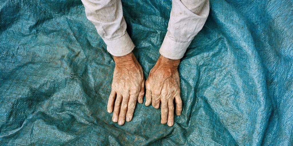 Hoda Afshar Crease 2014, from the series In the exodus, I love you more 2014–ongoing © Hoda Afshar, image courtesy the artist