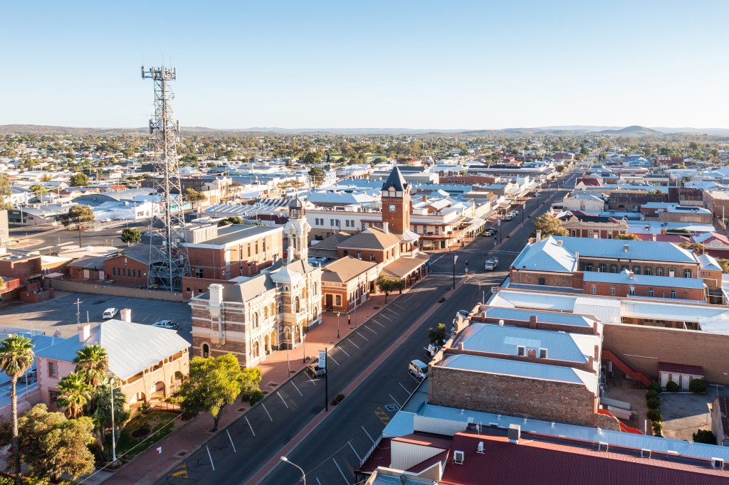 Thumbnail for Broken Hill, meet broken generator: How western towns left to swelter in 35 degree heat