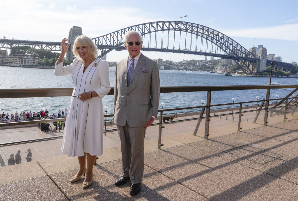 Thumbnail for Thousands turn out to farewell King and Queen after whistlestop visit